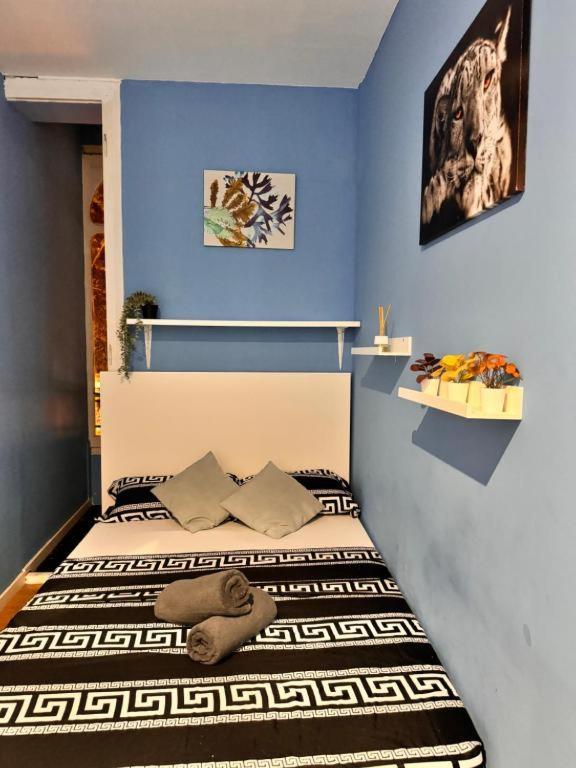 Rooms In Spacious Apartment In City Center Barcelona Exterior foto